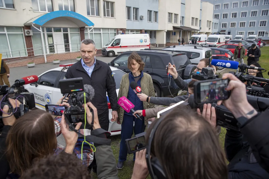 У Києві евакуюють дві лікарні, одна з яких дитяча, через публікації в мережі про загрозу ракетного удару: подробиці. Фото і відео