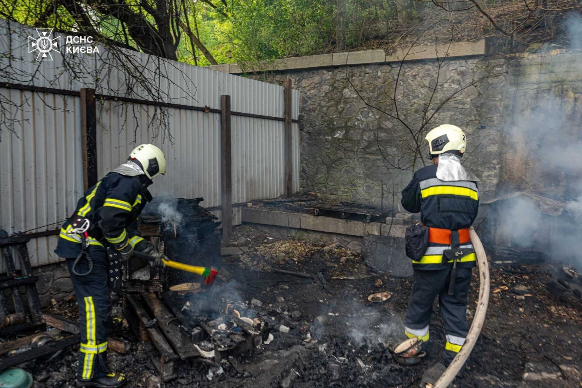 У Києві на Подолі біля пам’ятника Магдебурзькому праву сталась пожежа. Подробиці і фото