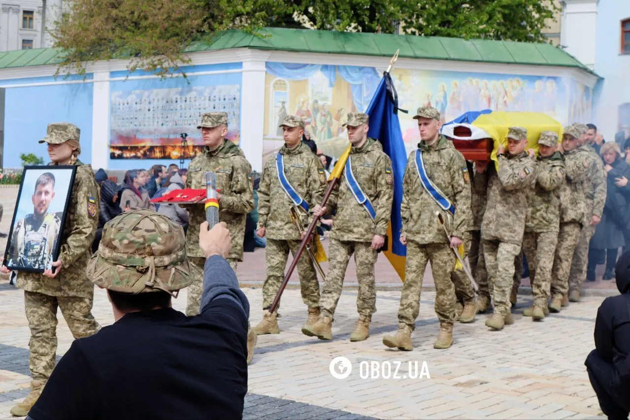 У Києві попрощались із активістом і українським військовим Павлом Петриченком. Фото і відео