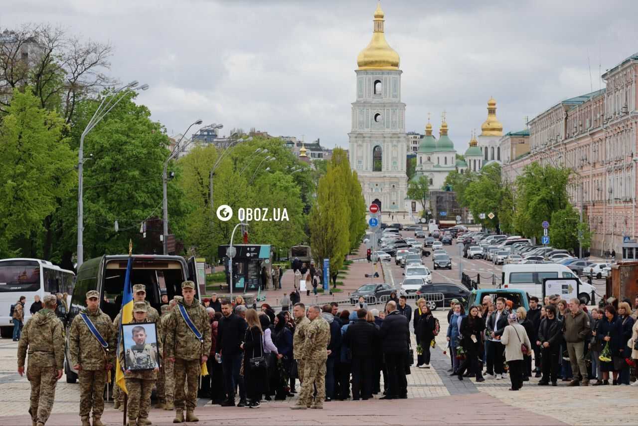 У Києві попрощались із активістом і українським військовим Павлом Петриченком. Фото і відео