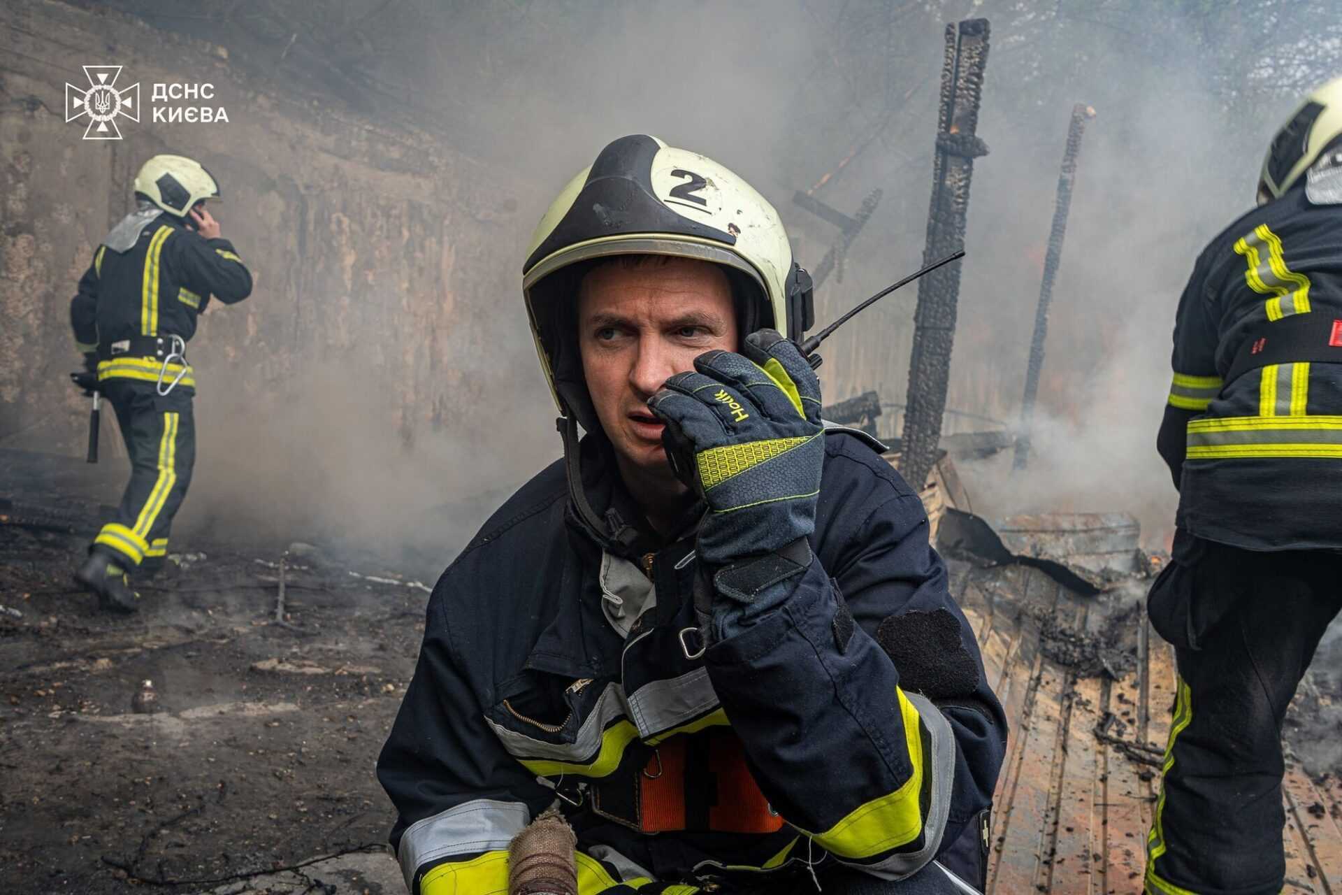 У Києві на Подолі біля пам’ятника Магдебурзькому праву сталась пожежа. Подробиці і фото