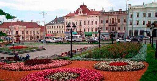 Чернівці цікаві місця: Центральна площа.