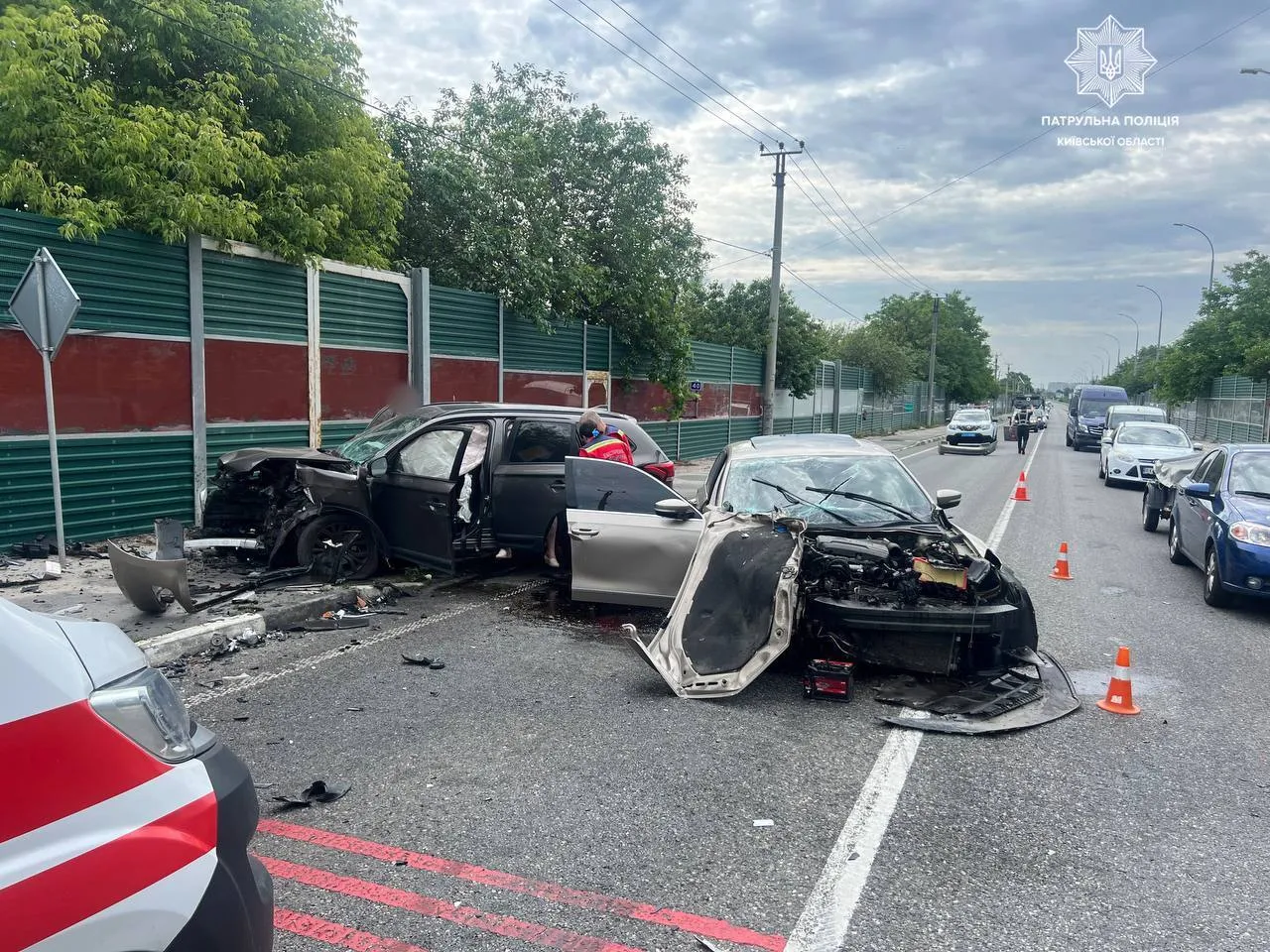 Під Києвом сталась аварія за участі кількох авто, є постраждалі. Подробиці і фото