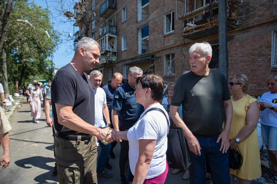 Комісія розпочала роботу: Кличко розповів, коли стане відомо, чи можна відновити будинок на Сирці в Києві. Фото