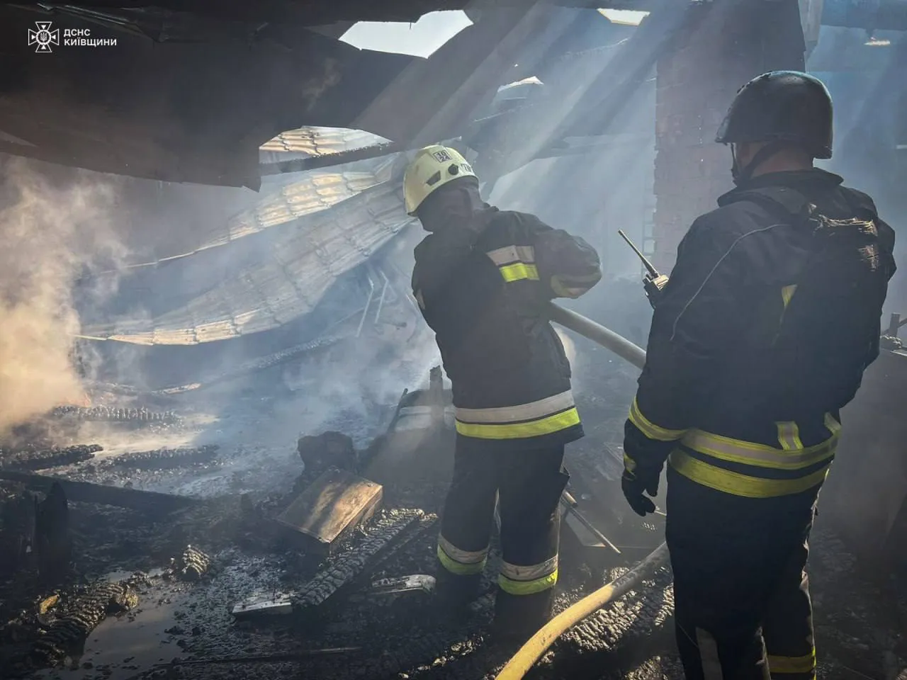 Під Києвом сталась масштабна пожежа на СТО. Подробиці, фото і відео