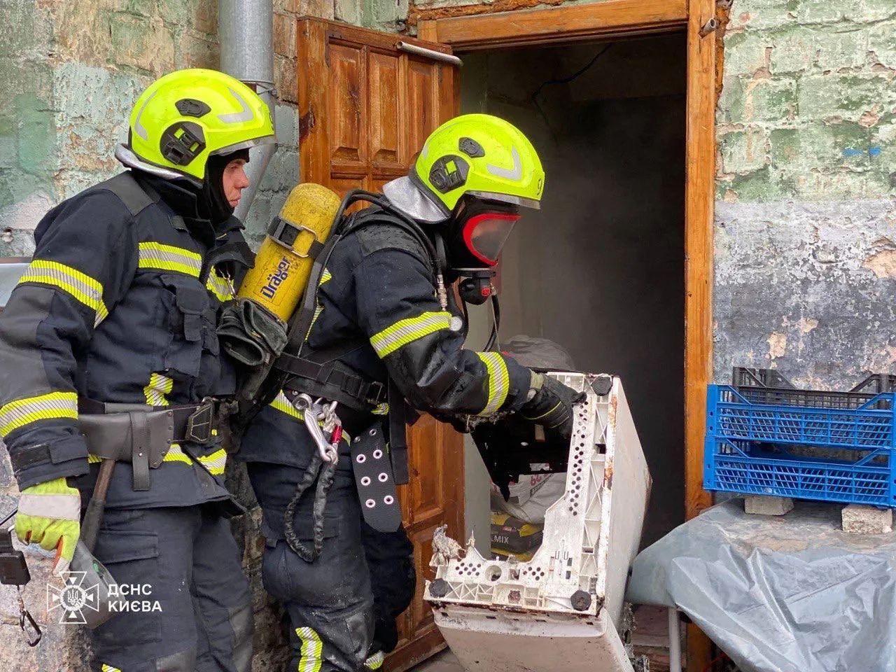 У Києві сталась пожежа в школі: проводилась евакуація учнів та вчителів. Подробиці і фото