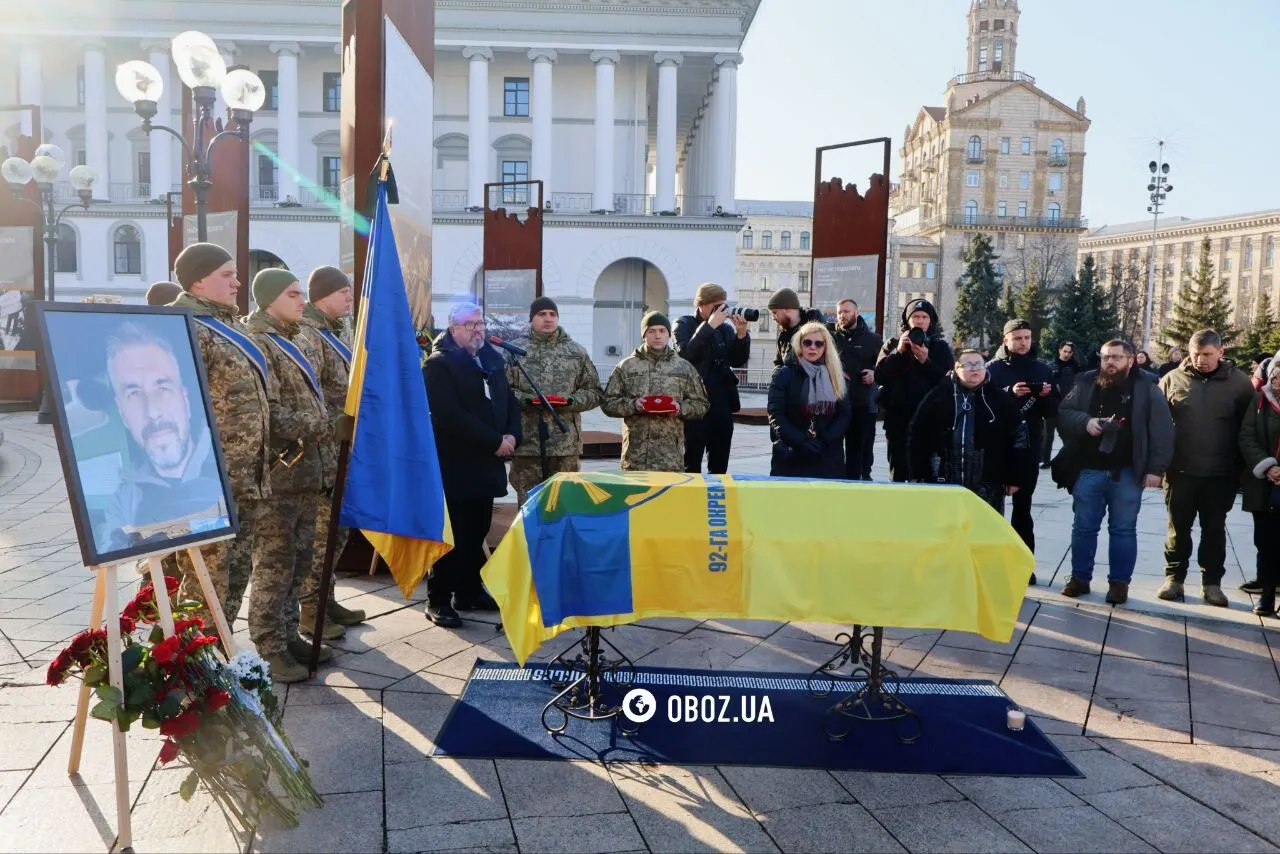 У Києві на Майдані попрощалися із воєнним фотографом і оператором Русланом Ганущаком. Фото та відео