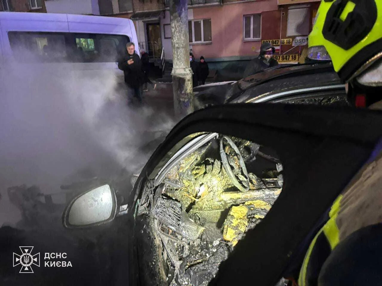 У Києві на Солом’янці під час руху загорівся BMW. Подробиці НП та фото