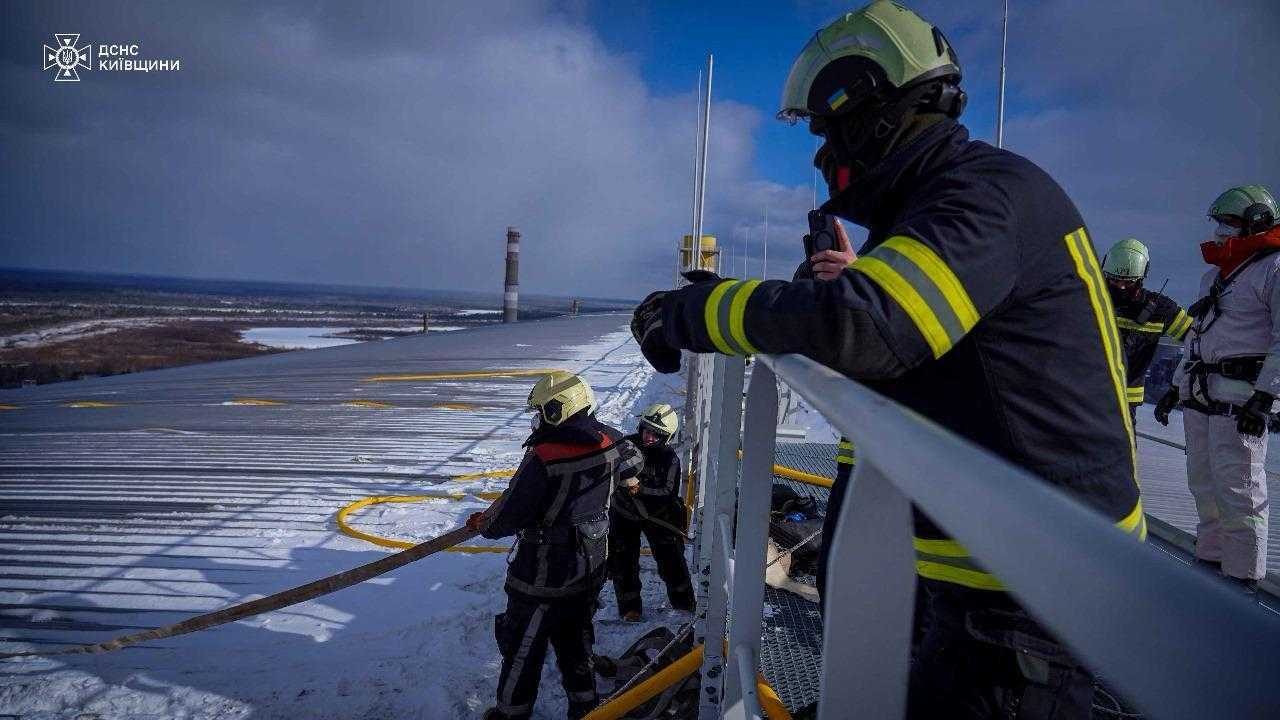 Атака "Шахеда" на ЧАЕС: рятувальники виявили новий осередок тління. Подробиці та фото