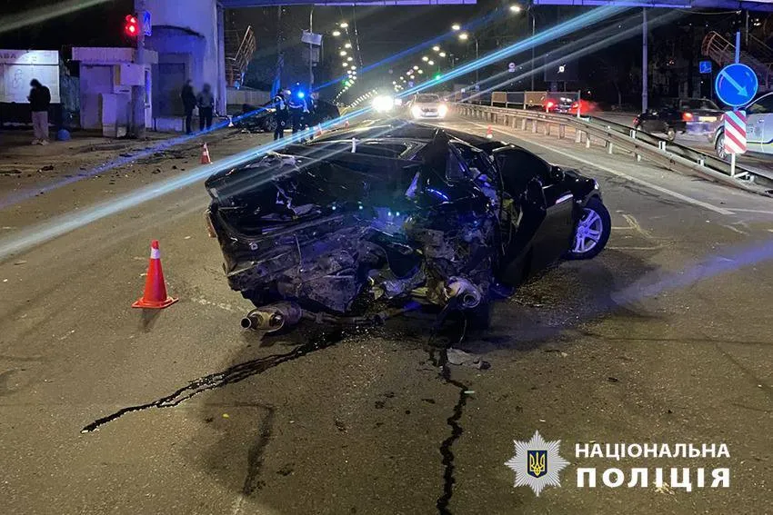 У Києві BMW на швидкості протаранив Mazda: є постраждалі, порушник був п’яний. Фото й подробиці