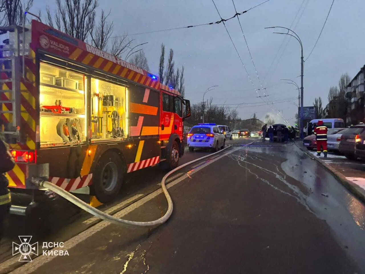 У Києві на Солом’янці під час руху загорівся BMW. Подробиці НП та фото