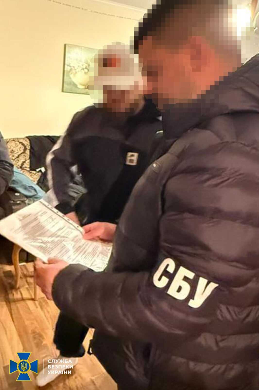 Група компаній із Київщини постачала товари для міноборони РФ: затримано їхню бухгалтерку, яка хотіла втекти за кордон. Фото