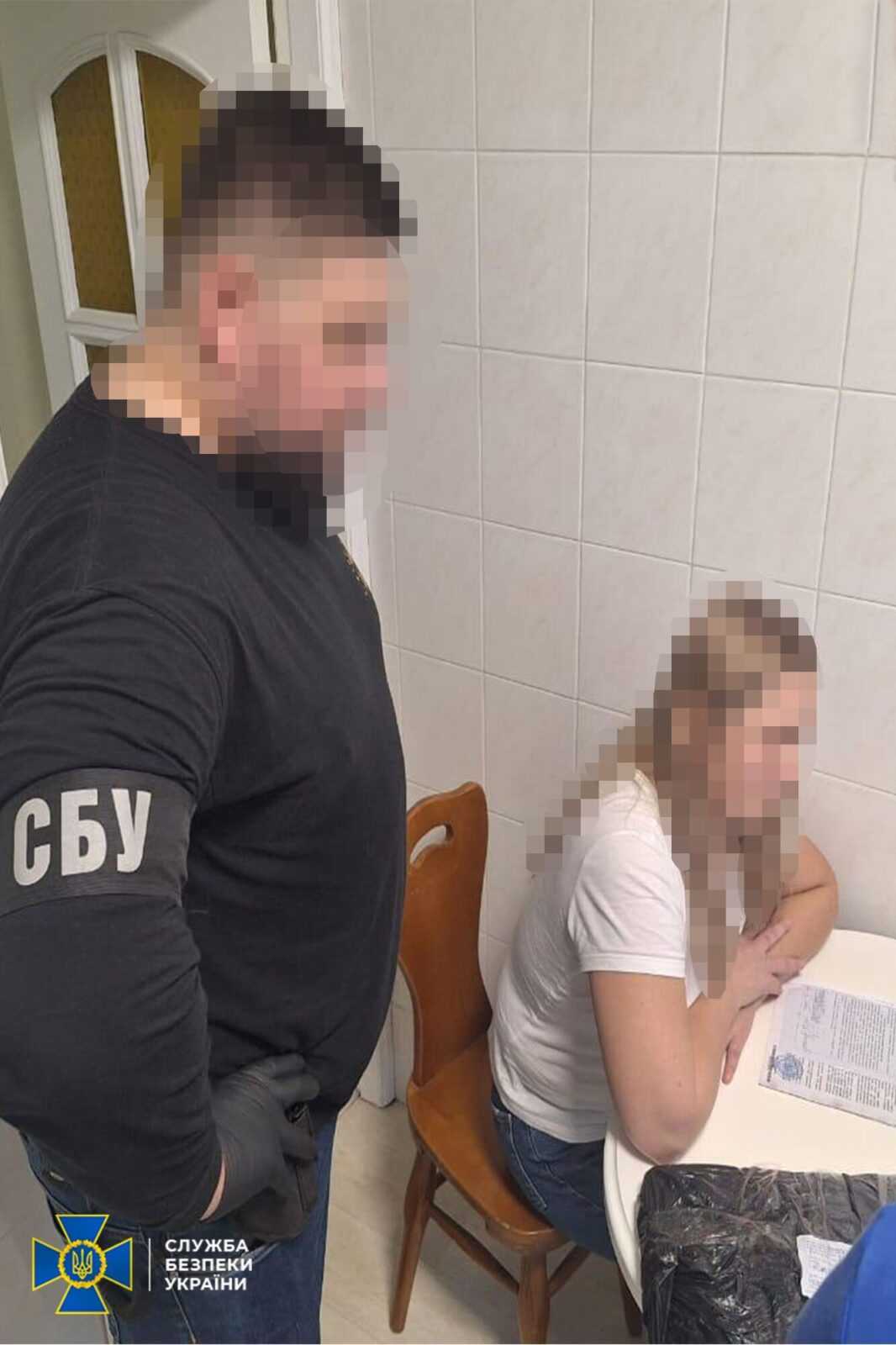 Група компаній із Київщини постачала товари для міноборони РФ: затримано їхню бухгалтерку, яка хотіла втекти за кордон. Фото