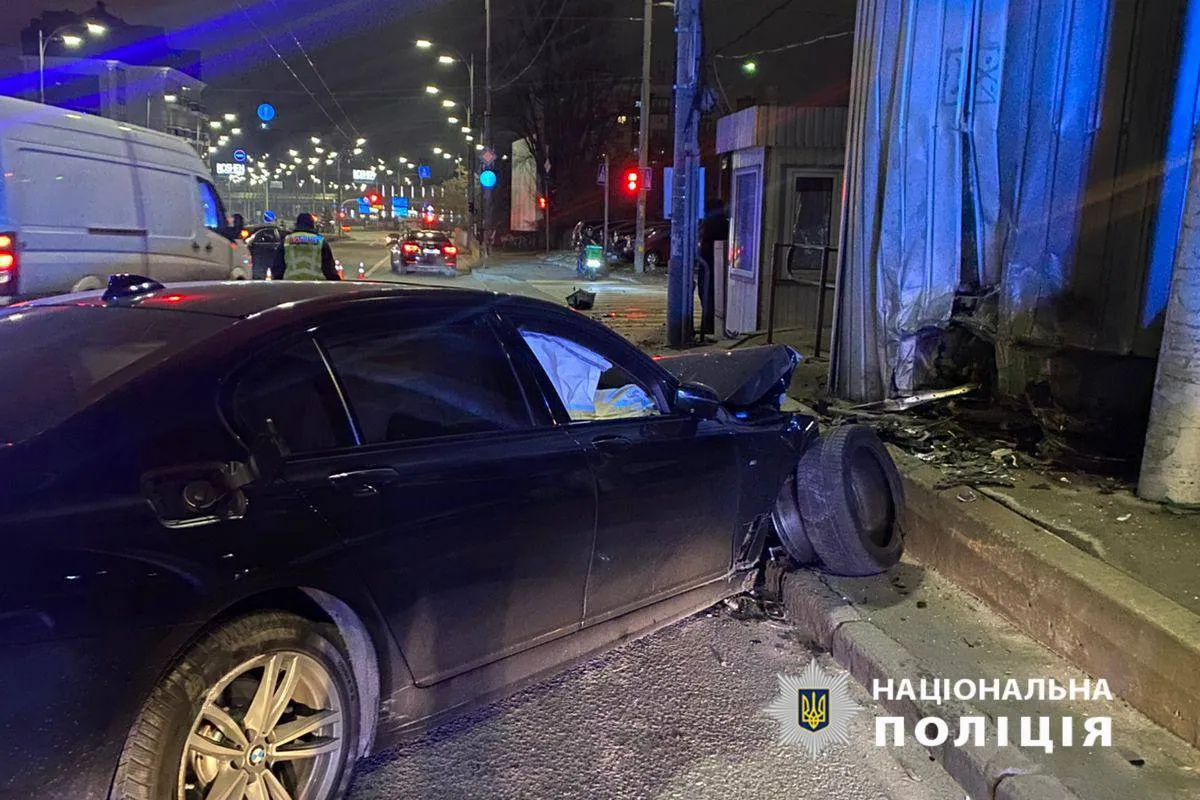 У Києві BMW на швидкості протаранив Mazda: є постраждалі, порушник був п’яний. Фото й подробиці