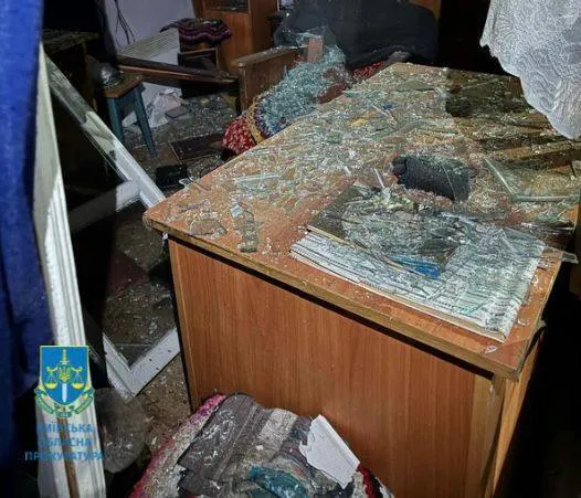Росіяни атакували Київщину "Шахедами": у Бориспільському районі загинув залізничник, у столиці спалахнула пожежа. Фото й відео