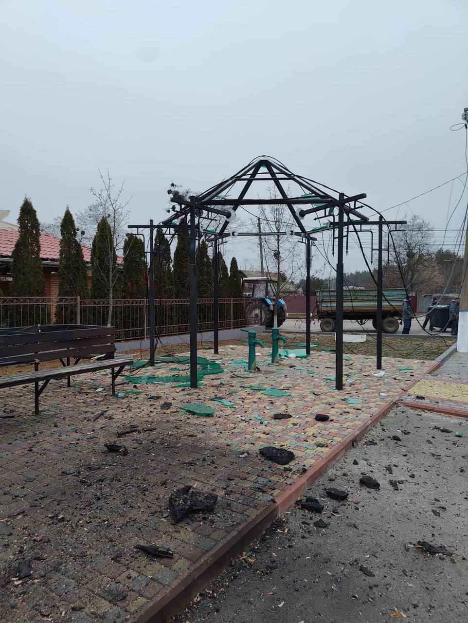 Пошкоджено школи та дитсадок: у КОВА розповіли про наслідки російської атаки на Київщину. Фото