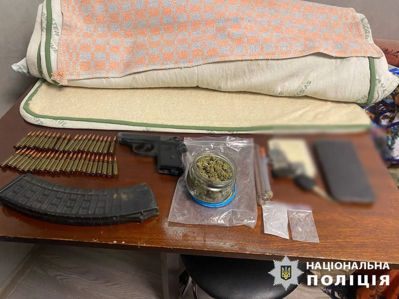 Вилучили "товару" на 5 млн грн: у Києві поліцейські викрили групу наркоторговців. Подробиці, фото та відео