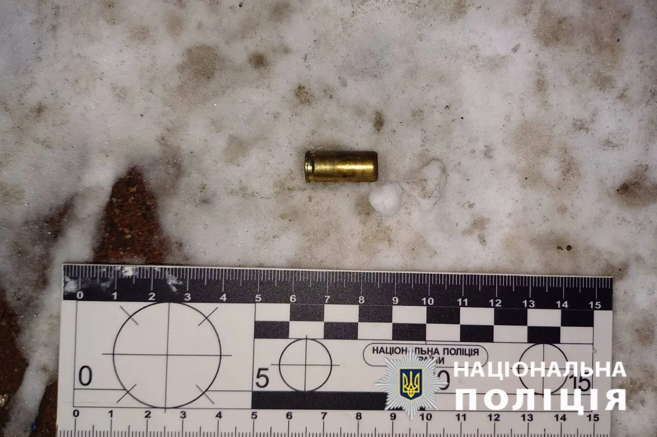 У центрі Києва чоловік під час сварки з перехожим влаштував стрілянину. Подробиці та фото