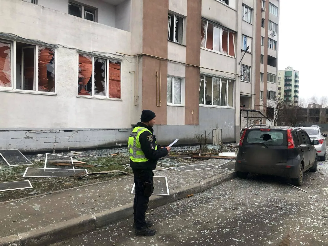 Пошкоджено будинки, авто та дитсадок: у КОВА розповіли про наслідки російської атаки на Київщину. Фото