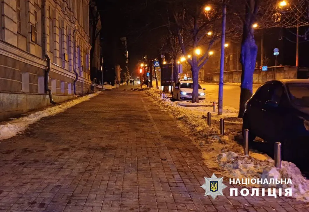 У центрі Києва чоловік під час сварки з перехожим влаштував стрілянину. Подробиці та фото