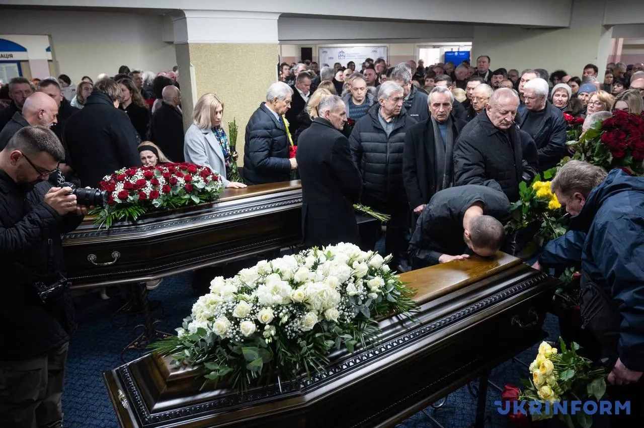 У Києві попрощались із журналісткою Тетяною Кулик та її чоловіком, які загинули внаслідок атаки РФ. Фото