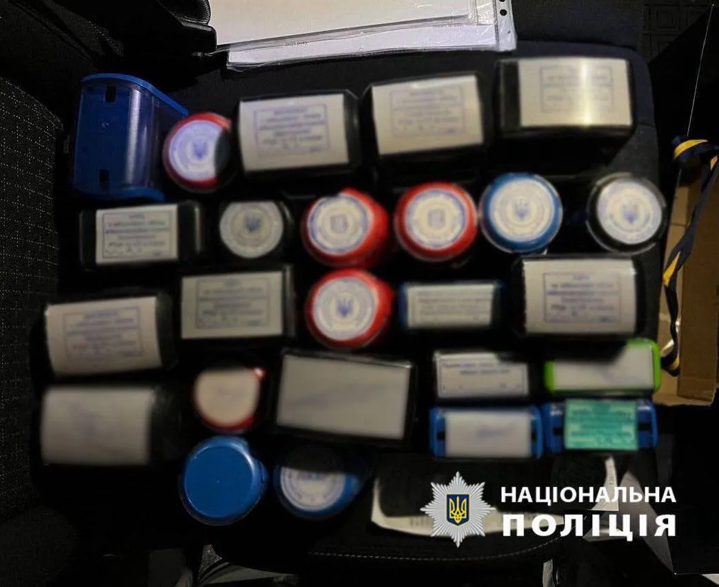 За $25 тис. допомагав "відшукати" у призовника невиліковну хворобу: у Києві затримали адвоката. Фото