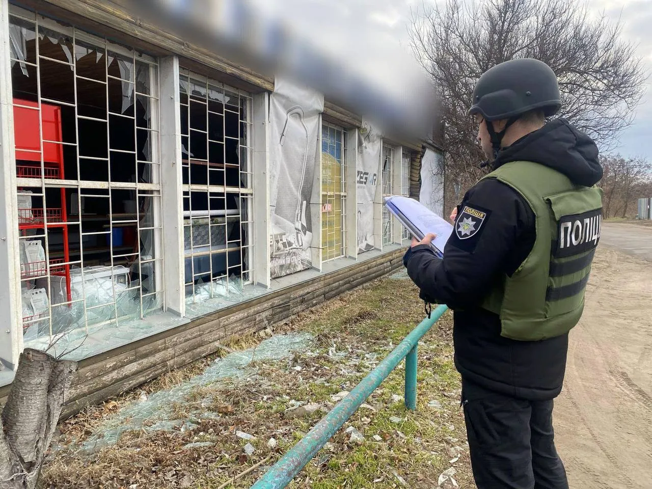 Пошкоджено будинки, авто та дитсадок: у КОВА розповіли про наслідки російської атаки на Київщину. Фото
