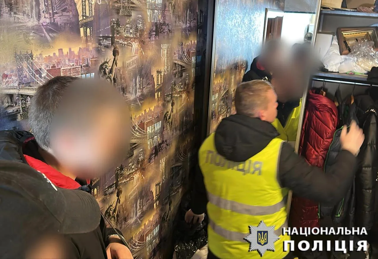 Виманював гроші у родичів військовополонених та зниклих безвісти: поліцейські Київщини викрили шахрая. Фото