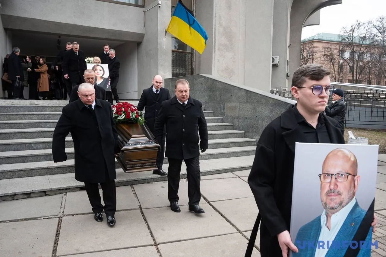 У Києві попрощались із журналісткою Тетяною Кулик та її чоловіком, які загинули внаслідок атаки РФ. Фото