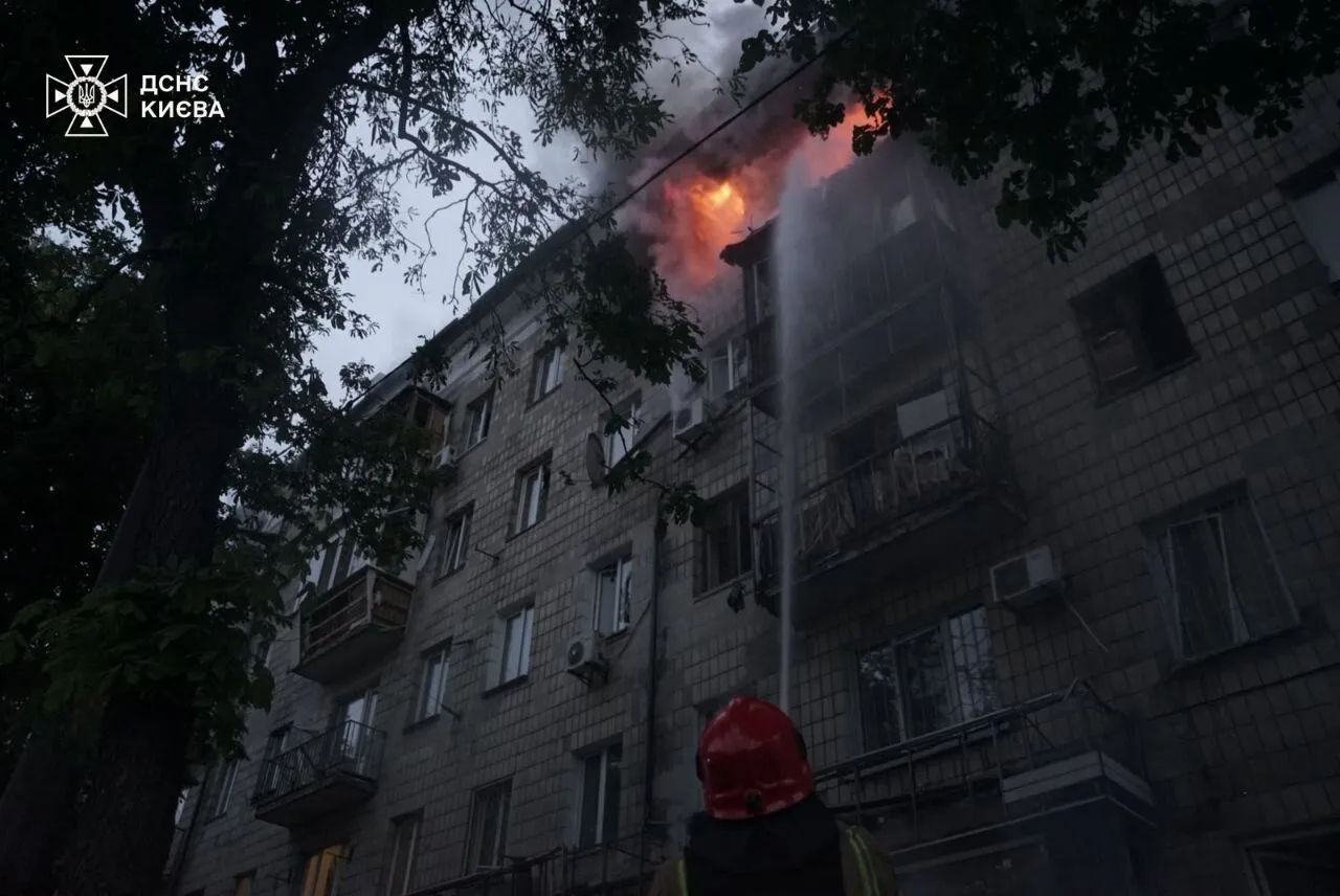Росія атакувала Київ балістикою і "Шахедами": загинули мати і син, серед постраждалих – діти. Фото
