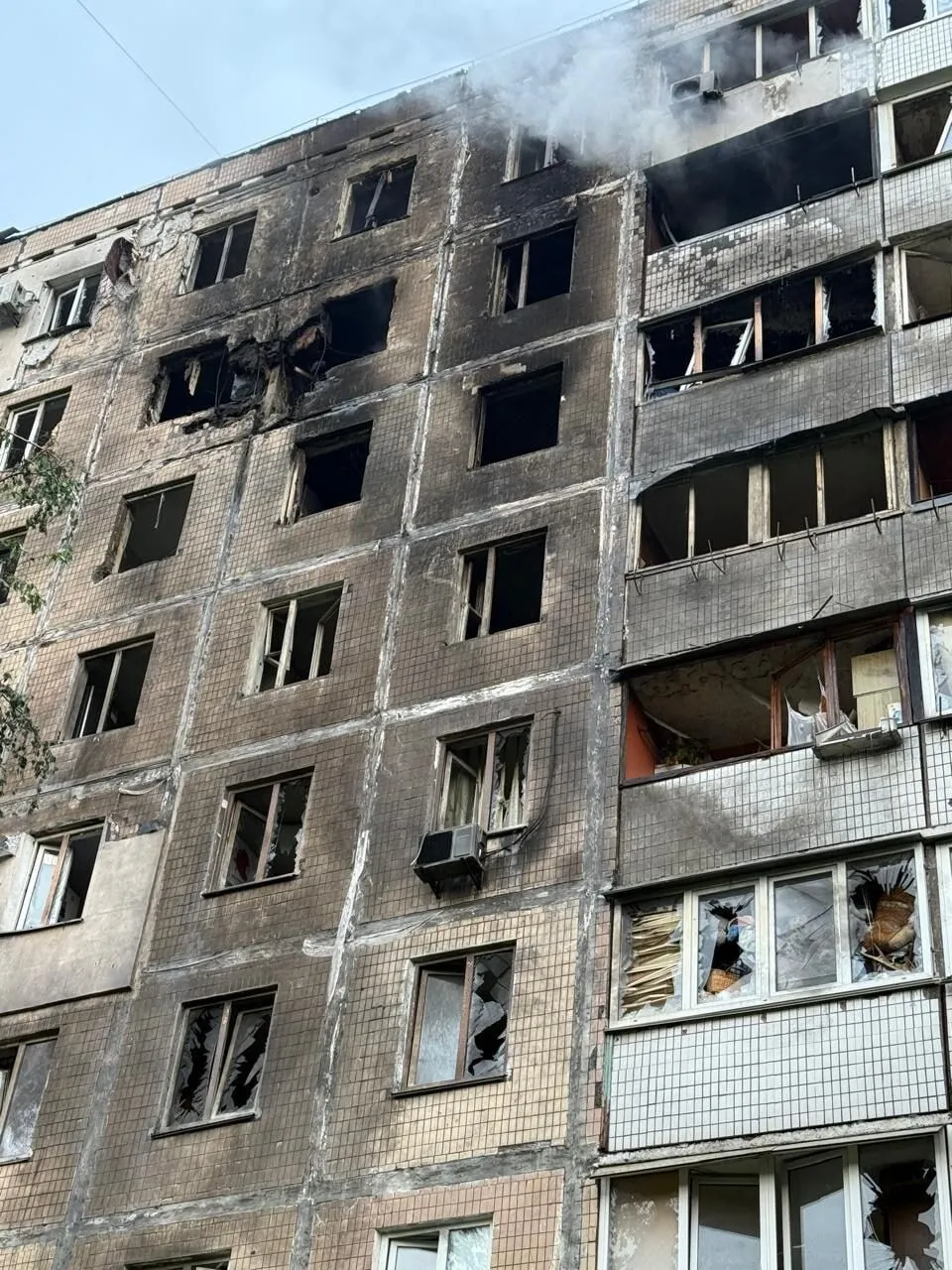 Росія атакувала Київ балістикою і "Шахедами": загинули мати і син, серед постраждалих – діти. Фото