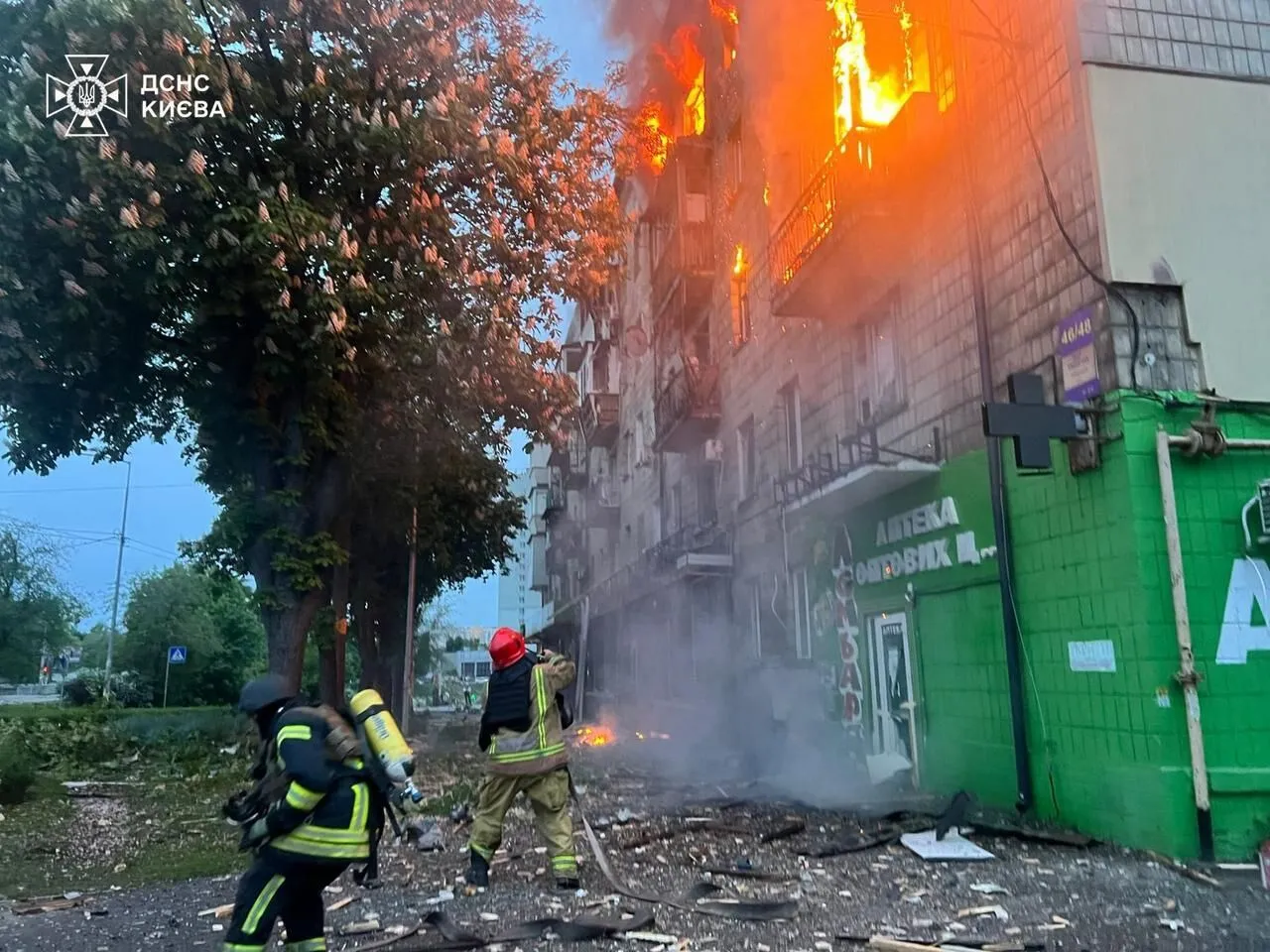 Росія атакувала Київ балістикою і "Шахедами": загинули мати і син, серед постраждалих – діти. Фото