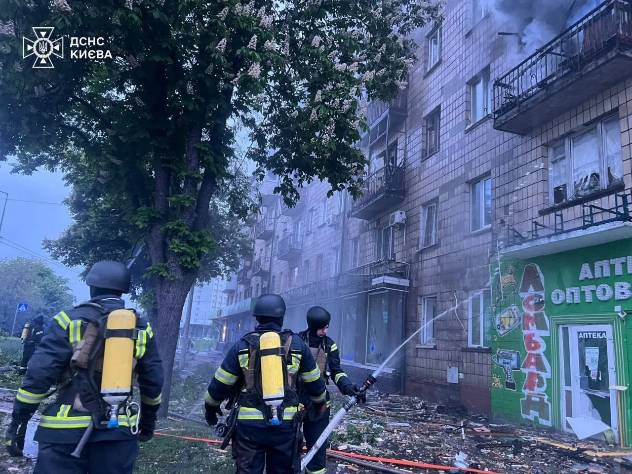 Росія атакувала Київ балістикою і "Шахедами": загинули мати і син, серед постраждалих – діти. Фото