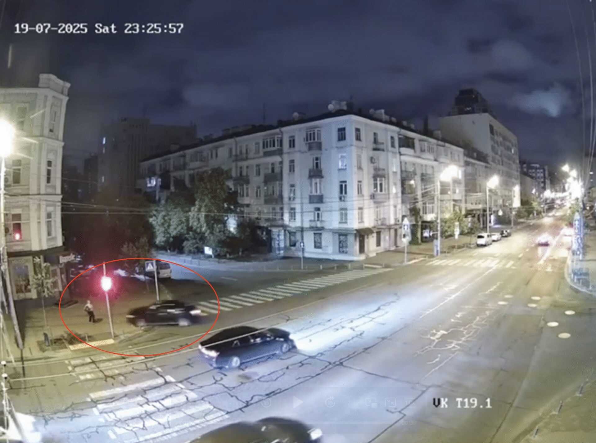 У Києві працівник прокуратури збив жінку та втік з місця ДТП: в ОГПУ відреагували. Відео
