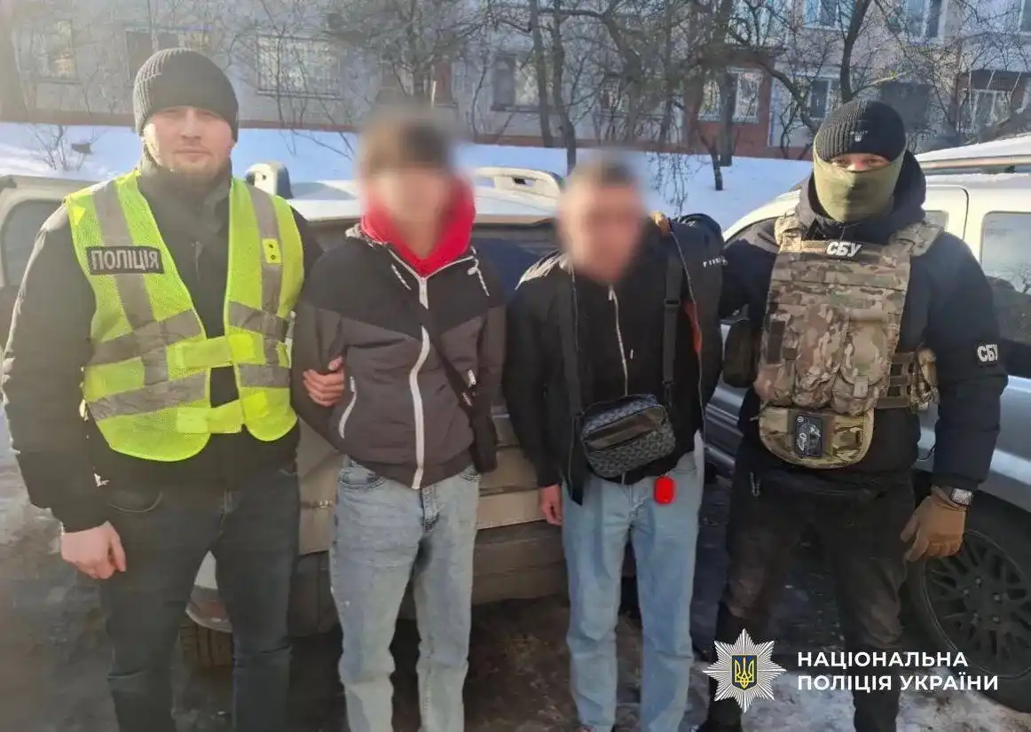 На замовлення ворога спалили два авто військових та машину рятувальника: у Києві затримали чотирьох молодиків. Фото