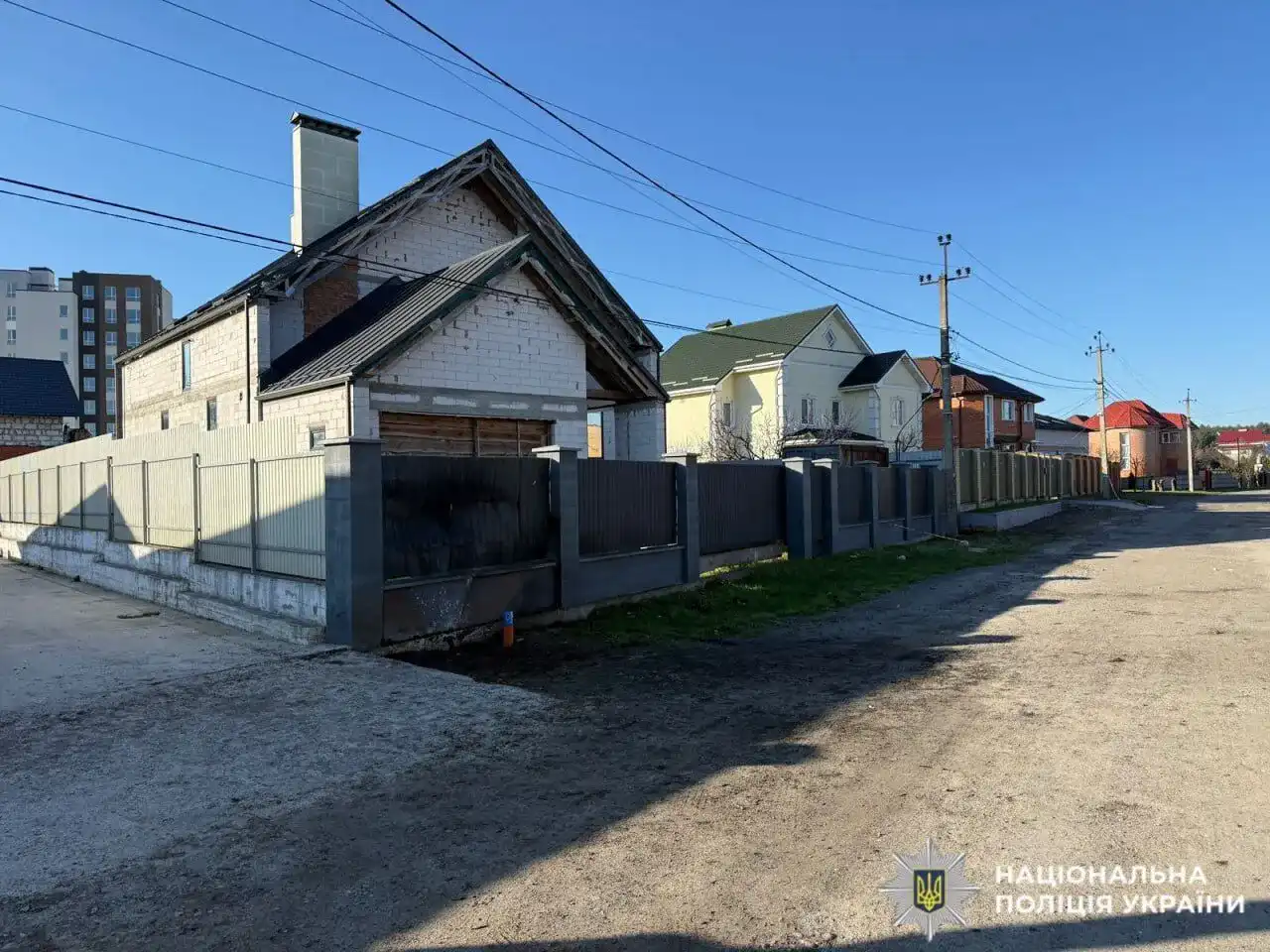 У приватному секторі Броварів стався вибух, є постраждалий. Подробиці теракту, фото та відео