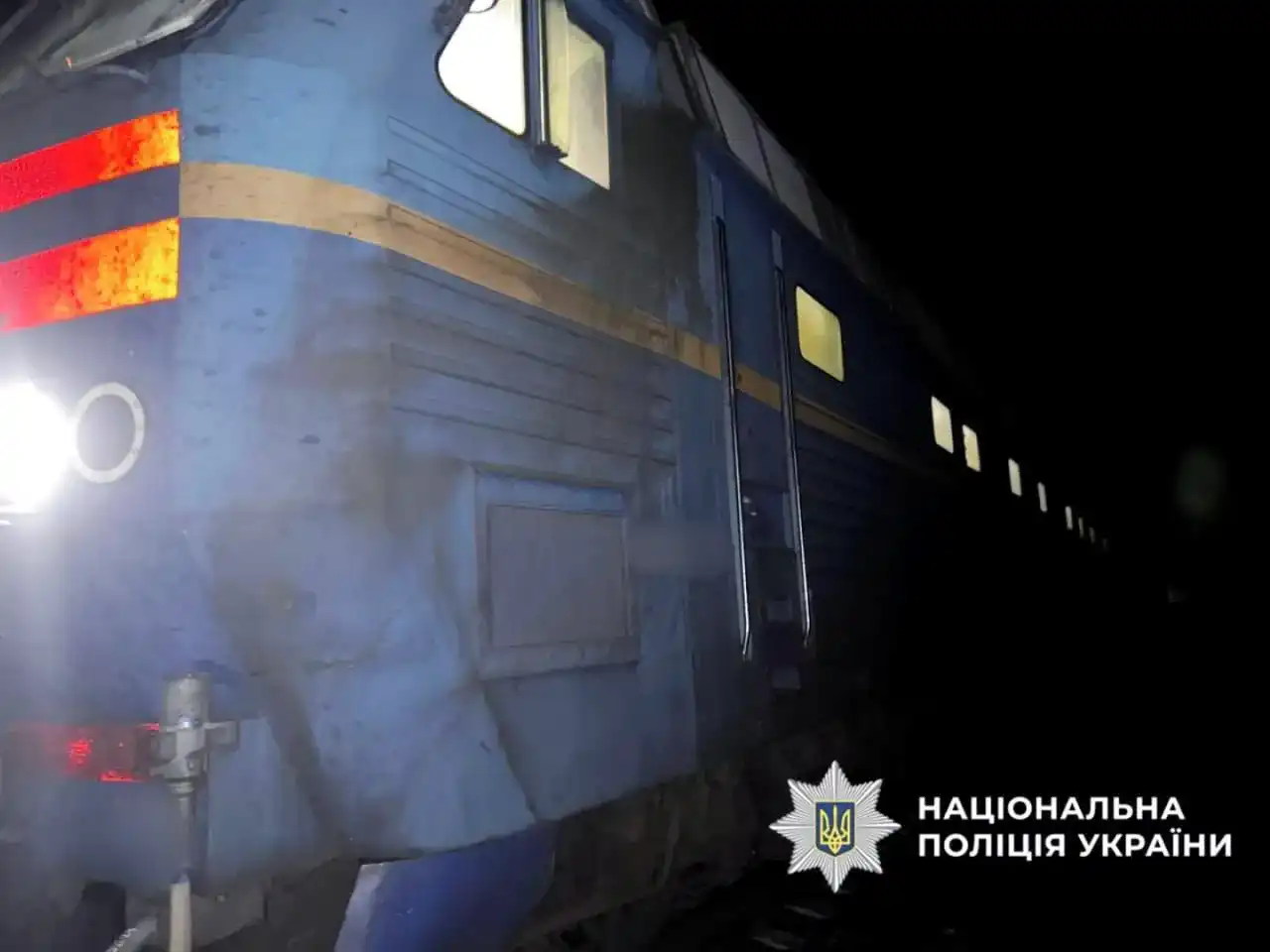 Раптово вийшла на колії: на Київщині під колесами потяга загинула жінка. Подробиці трагедії