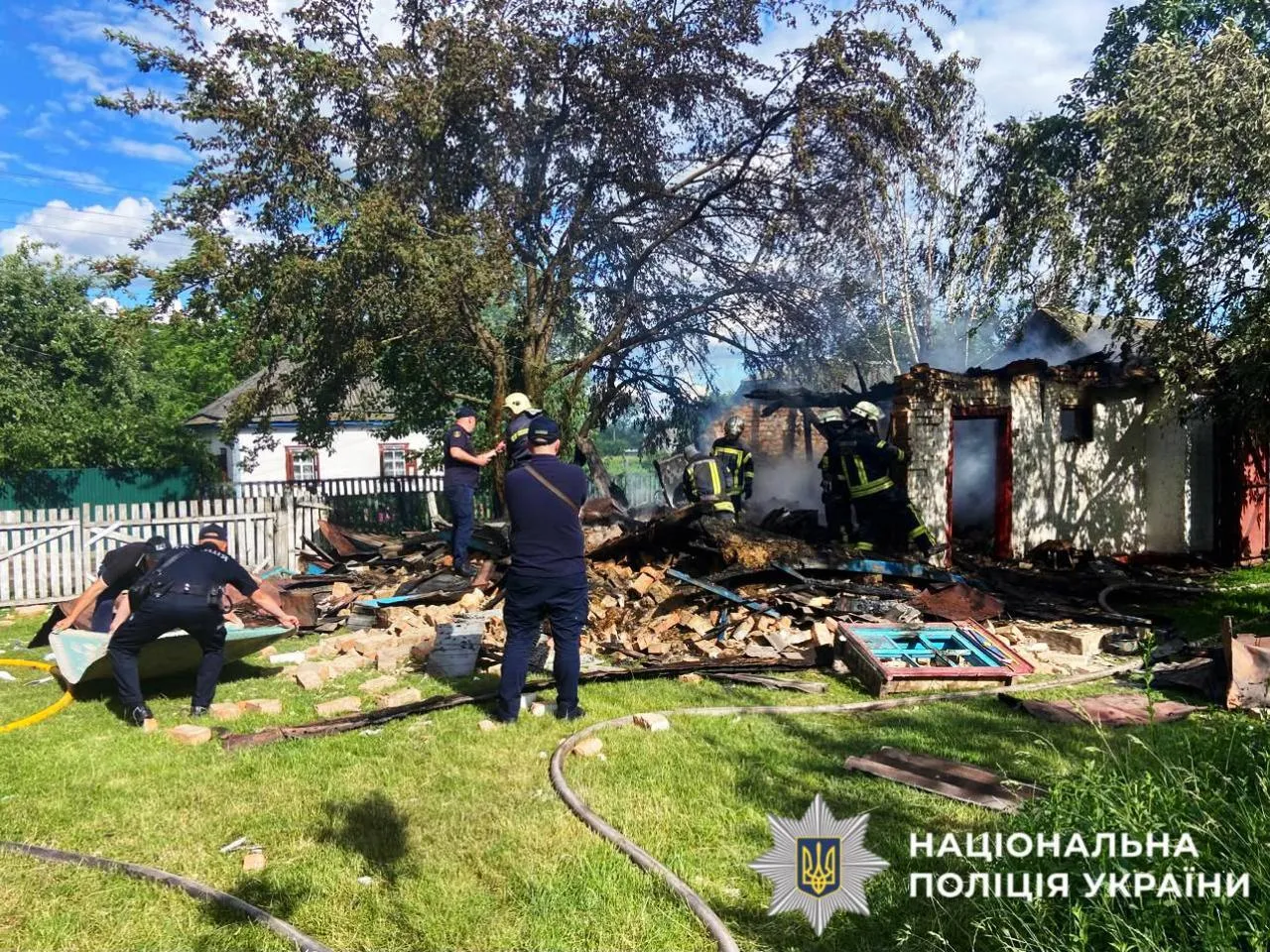 У господарській споруді стався вибух трьох газових балонів.