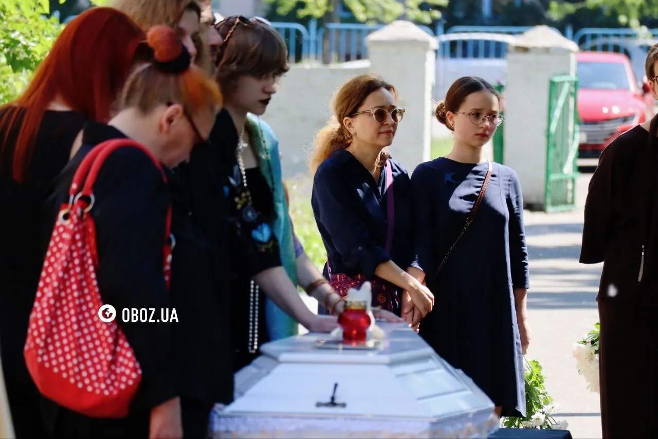"Мріяв стати програмістом": у Києві попрощалися із 12-річним хлопцем, якого 5 червня вбив водій Mercedes. Фото та відео