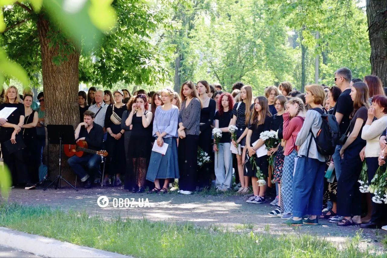 "Мріяв стати програмістом": у Києві попрощалися із 12-річним хлопцем, якого 5 червня вбив водій Mercedes. Фото та відео