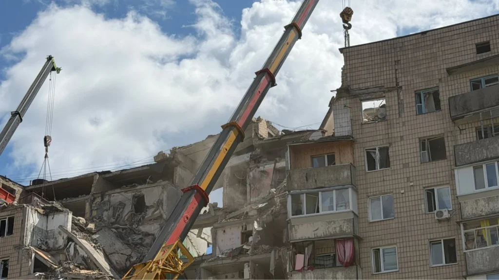 Кривавий ранок: жертв атаки РФ на Київ вже 12.