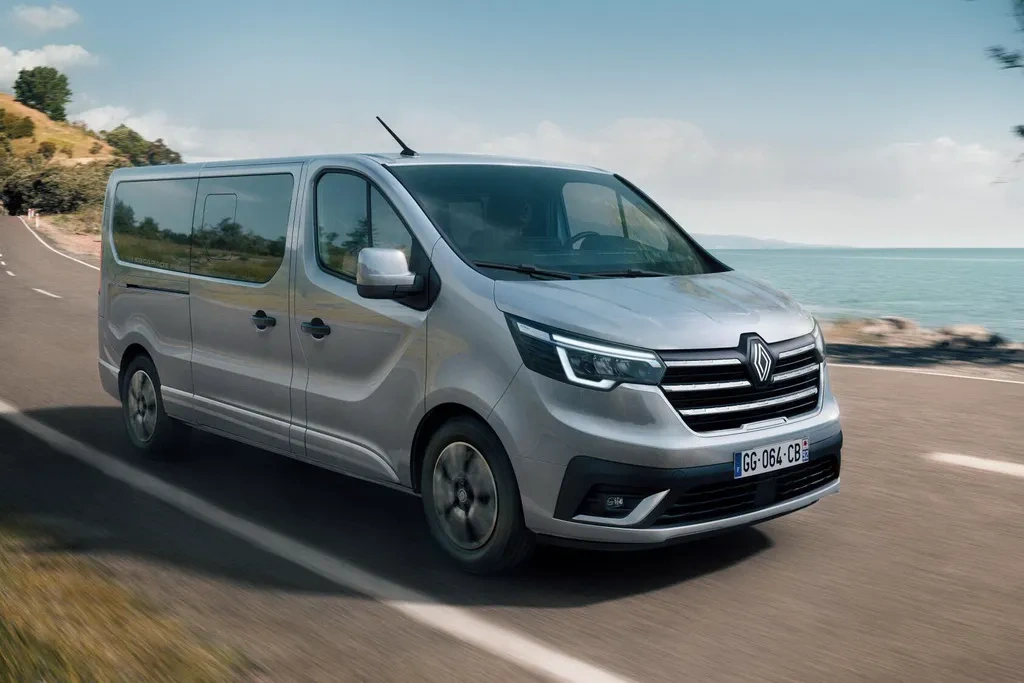 Розбірка Renault Trafic: як підібрати деталі для фургона або пасажирської версії