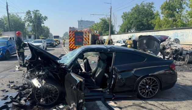Розбита траса: 5 авто в Києві, керманич без прав під підозрою.
