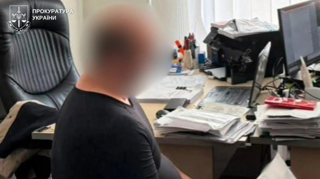 Батько "грався" та фотографував: у Києві чоловіка підозрюють у розбещенні 3-річної доньки.