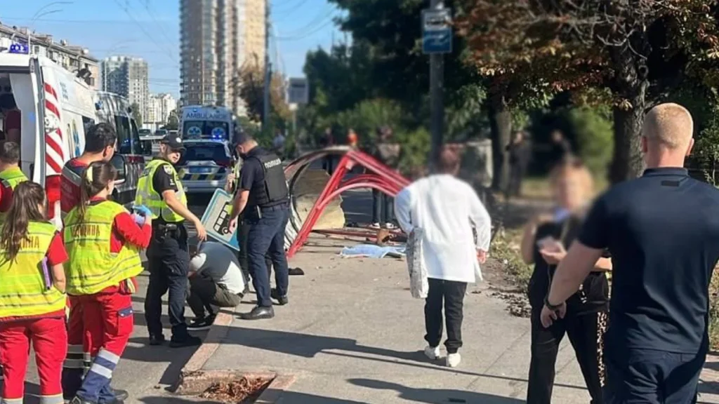 На Чоколівському бульварі в Києві: смертельна ДТП.