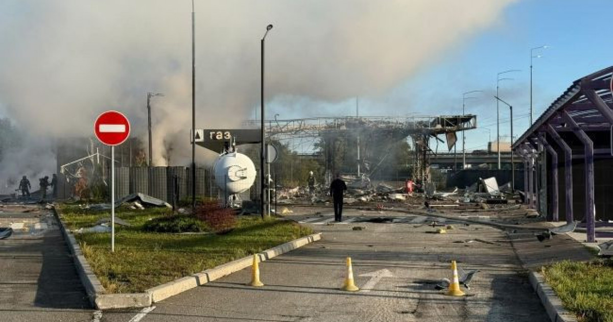 Київ під обстрілом: ЗСУ відбили дві АЗС та бізнес-центр від атаки ворога.