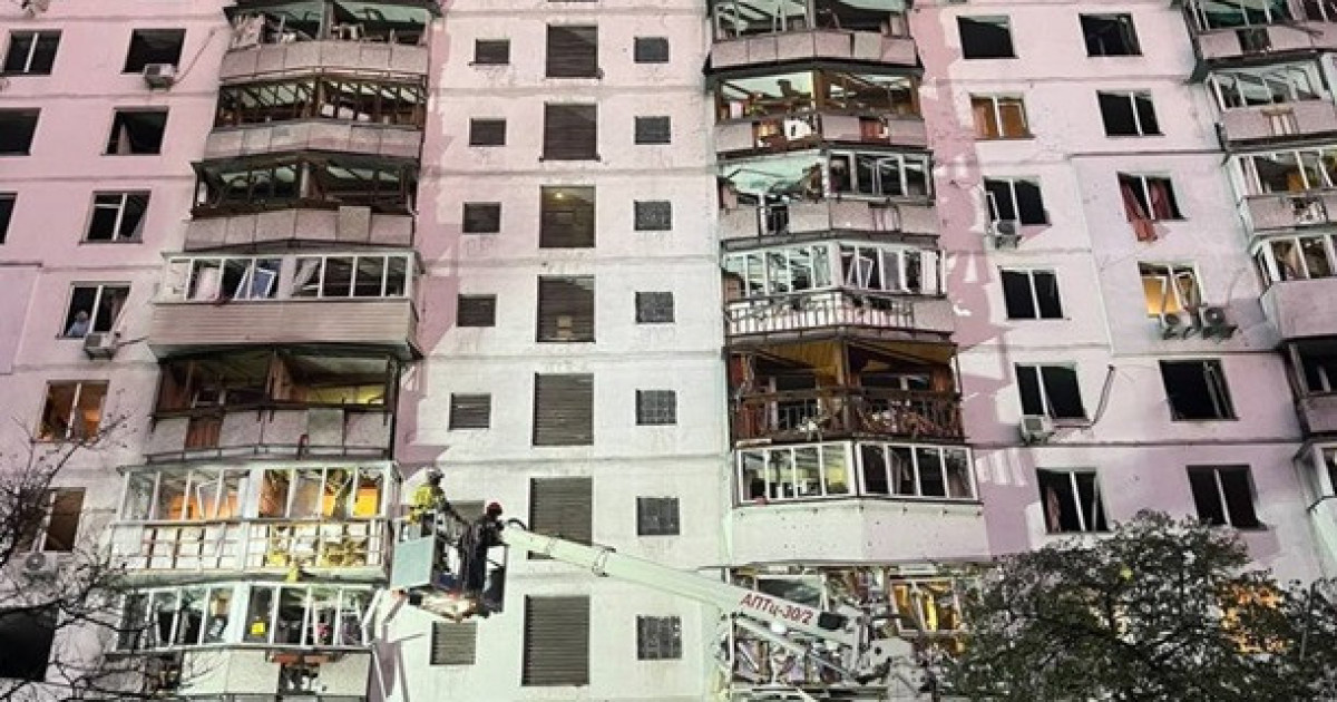 Київ під ударом: 16 постраждалих від ракетно-дронової атаки, місто зазнало значних руйнувань.