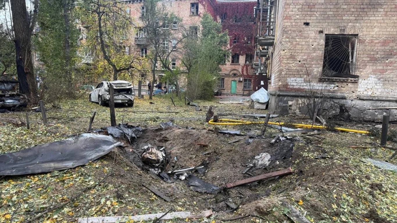 Київ: БПЛА атакували Печерськ, шість поранених.