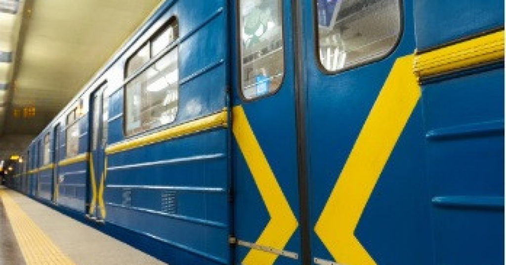 Київське метро під прицілом: Росія завдала удару, влучання зафіксовано