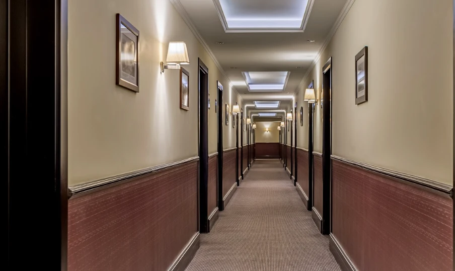 оселитися в Maidan Palace Hotel